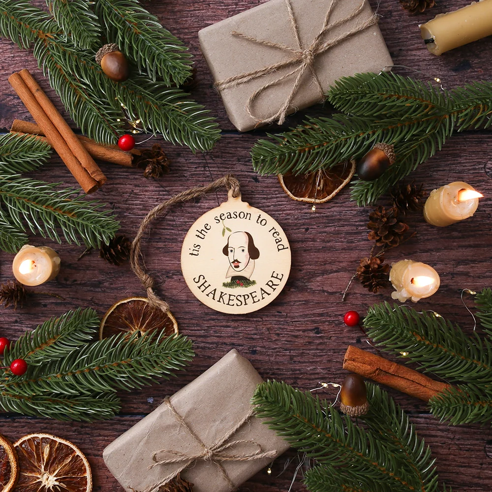 Shakespeare's Globe Mistletoe Rustic Wooden Decoration - Image 4