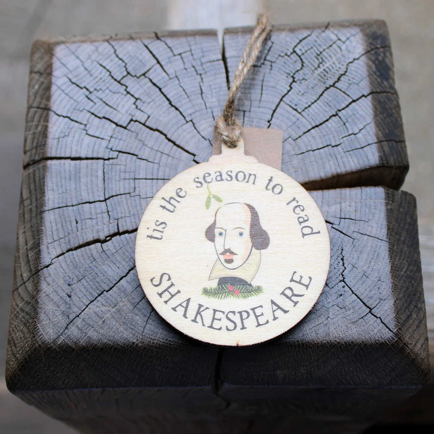 Shakespeare's Globe Mistletoe Rustic Wooden Decoration - Image 5